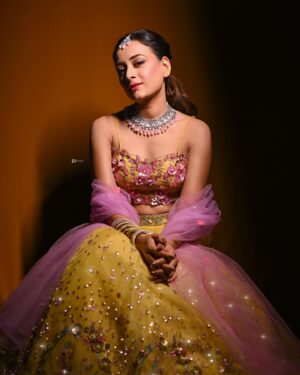 Sneha Jain Instagram - 🐣💛🏵️
Wearing 👗: @the_adhya_designer 
Hair : @vaishalichavan208 
📸: @jaydodia22