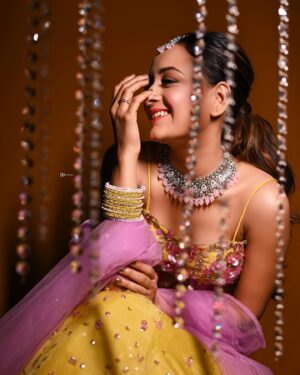 Sneha Jain Instagram - 🐣💛🏵️
Wearing 👗: @the_adhya_designer 
Hair : @vaishalichavan208 
📸: @jaydodia22