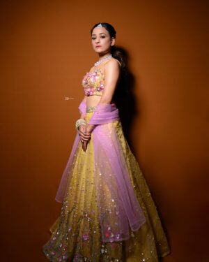 Sneha Jain Instagram - 🐣💛🏵️
Wearing 👗: @the_adhya_designer 
Hair : @vaishalichavan208 
📸: @jaydodia22