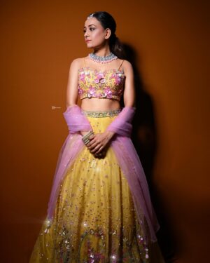 Sneha Jain Instagram - 🐣💛🏵️
Wearing 👗: @the_adhya_designer 
Hair : @vaishalichavan208 
📸: @jaydodia22