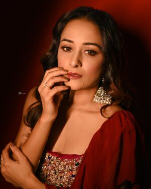 Sneha Jain Instagram - Don’t look at the caption, look at me❤️‍🔥

Wearing 👗: @the_adhya_designer 
Hair : @vaishalichavan208
📸 : @jaydodia22

#fyp #explore #trending #photoshoot #model #actor #saathnibhanasaathiya #actorlife #entrepreneur #womenentrepreneurs