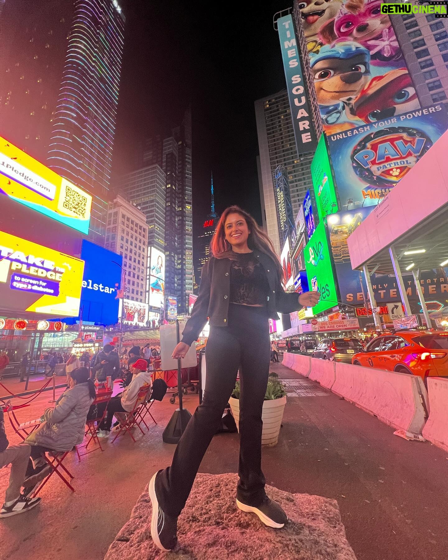 Sneha Paul Instagram - Outside my beloved India, New York is the only city which has the greatest vibe at any hour of the day! Happy to be here for some work and some fun time. 🗽🇺🇸🇮🇳❤️