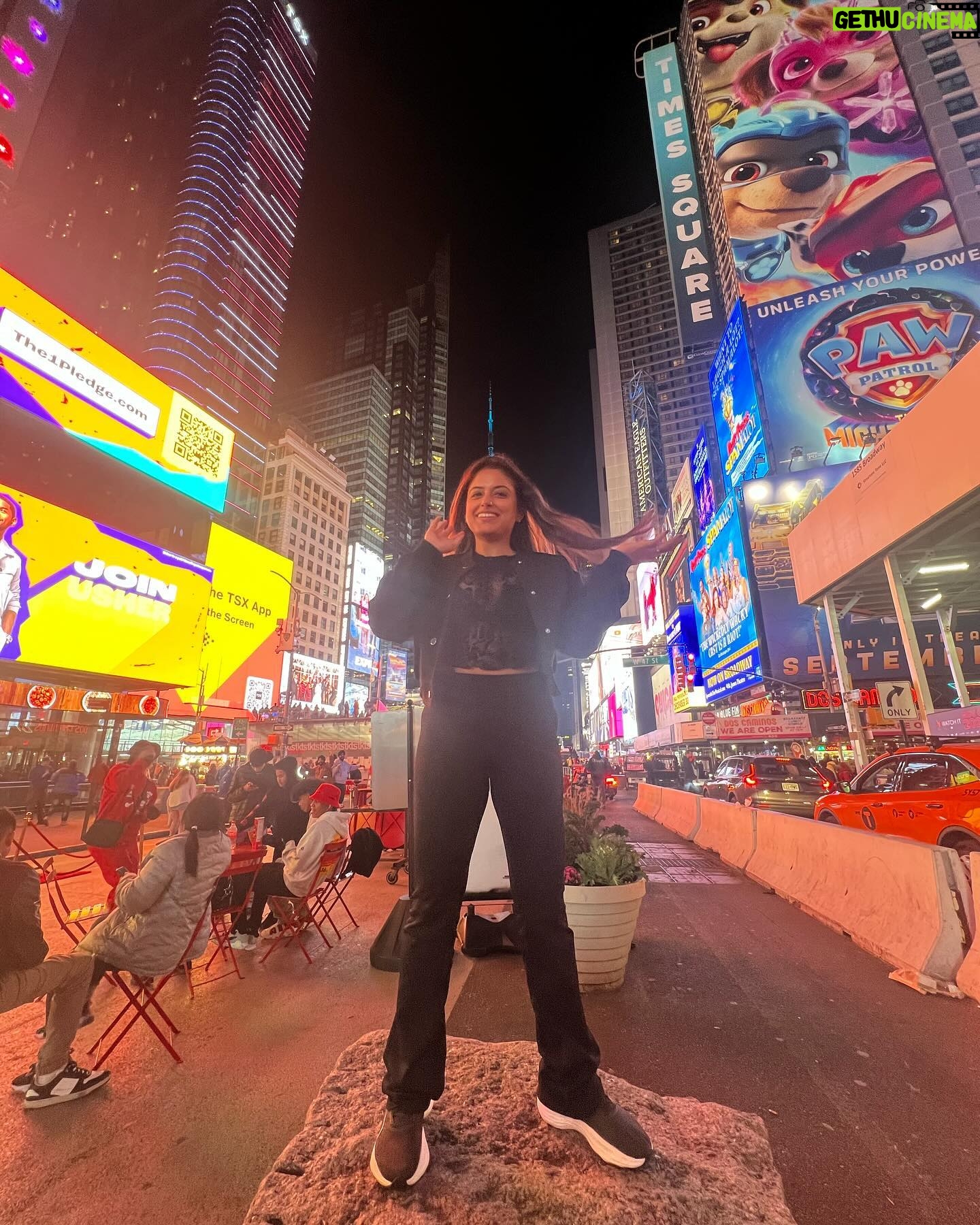 Sneha Paul Instagram - Outside my beloved India, New York is the only city which has the greatest vibe at any hour of the day! Happy to be here for some work and some fun time. 🗽🇺🇸🇮🇳❤️