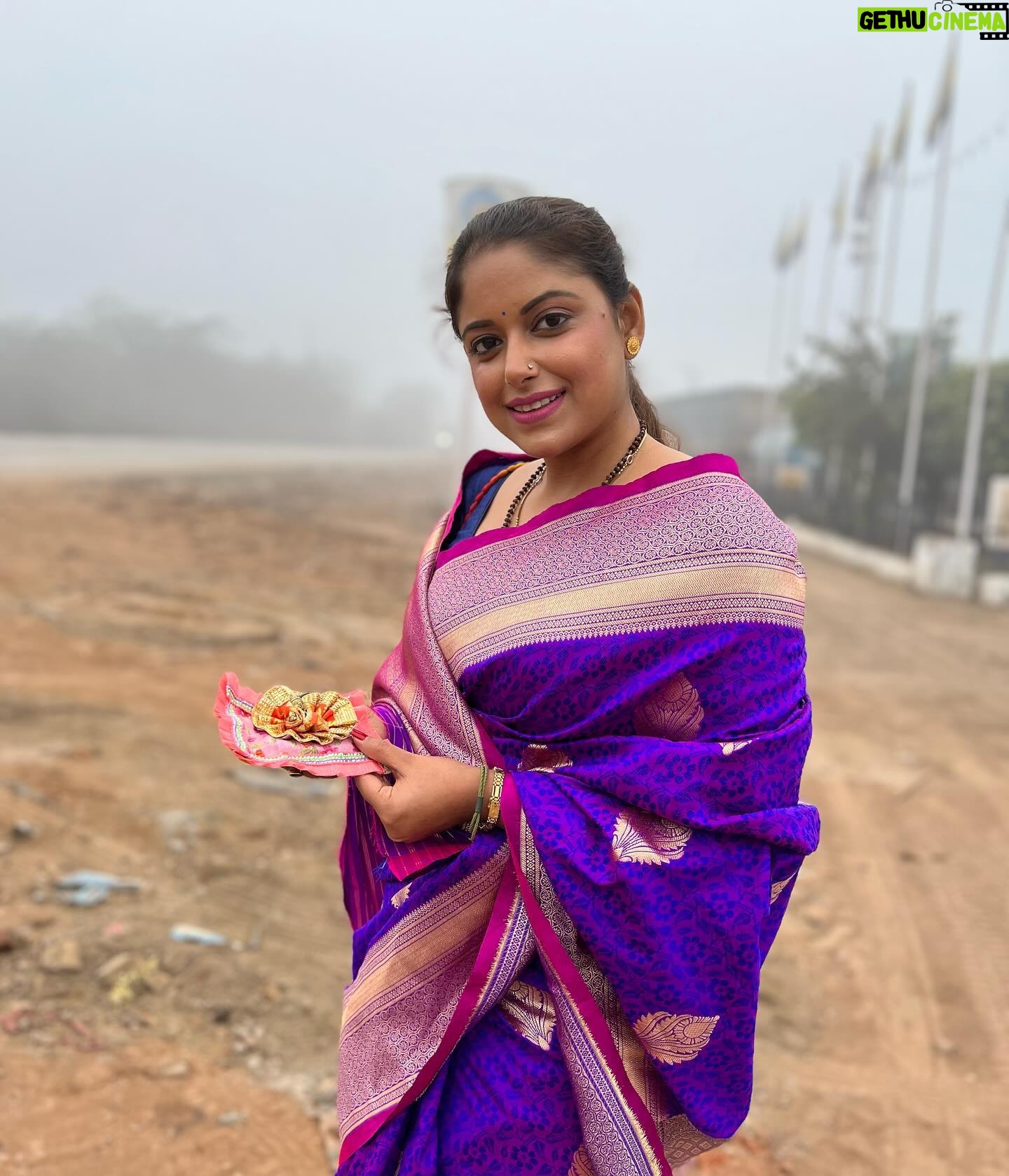 Sneha Paul Instagram - Radhe Radhe π Happy new year everyone β¨π2024 πΈπ Saree :- @dorbysneha Shop Now at @dorbysneha , DM us the screenshot. Follow us on @dorbysneha #dorbysneha #wedddingsarees #partysaree #india #saree #istagood #mumbaifashion