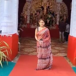 Sneha Paul Instagram - Jai Maa Durga @dorbysneha #durgapuja #pujovibes #mumbaipuja