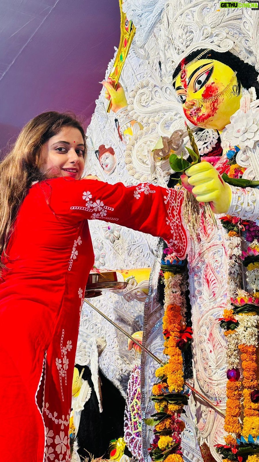 Sneha Paul Instagram - SHUBHO BIJOYa 🙏 Sindoor khela. #durgapuja #durga #durgamaa