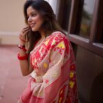 Sneha Paul Instagram - This is my mom saree and her favourite song. @brresorts #legendary #bong #bengalisongs #uttamkumar