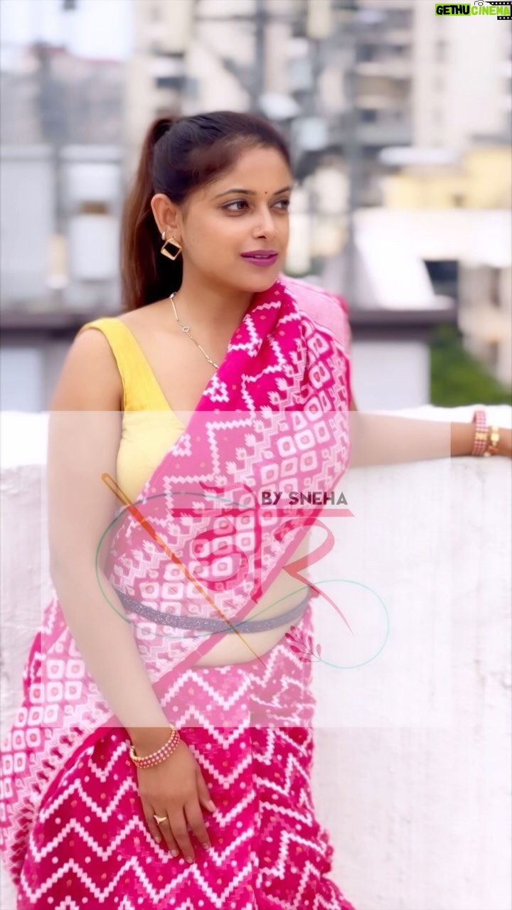 Sneha Paul Instagram - Kehte hai mujhko hawa hawaiii🩷🩷 Dhakai jamdani Pure cotton DM for bookings Now 👆@dorbysneha #dorbysneha #dhakaijamdani #bengalisaree #ethnicwear #traditinalwear #sareelove❤️ #lovetowearsaree💕 #sareefashion #instasareeblogger #instasareereels