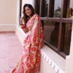 Sneha Paul Instagram - This is my mom saree and her favourite song. @brresorts #legendary #bong #bengalisongs #uttamkumar
