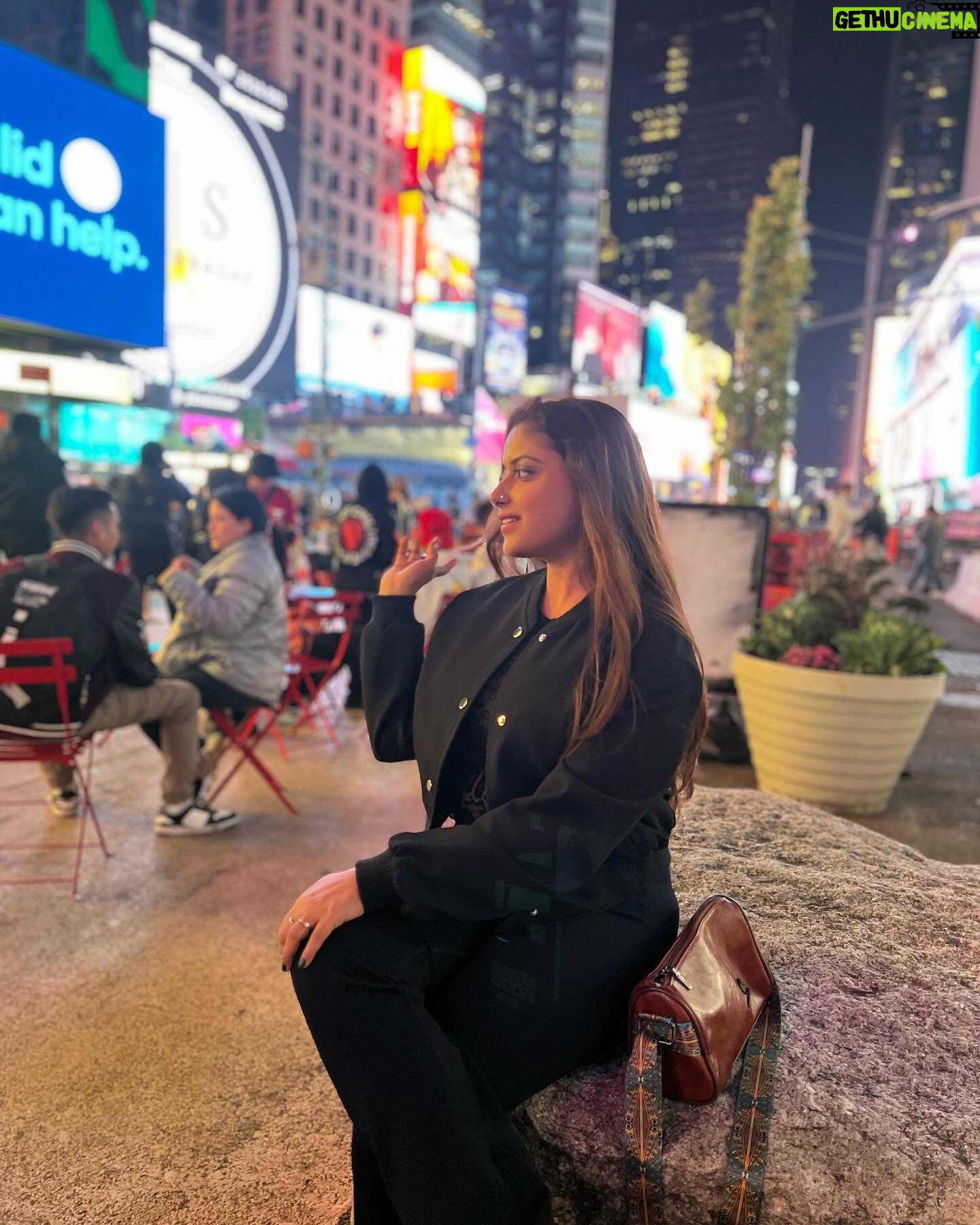 Sneha Paul Instagram - Outside my beloved India, New York is the only city which has the greatest vibe at any hour of the day! Happy to be here for some work and some fun time. 🗽🇺🇸🇮🇳❤️