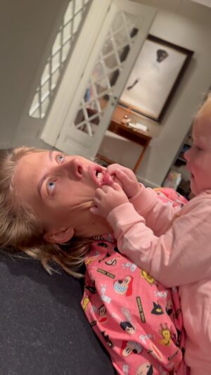 Snezhana Samokhina Instagram - Ничего так не мотивирует работать, как неделя с детьми без няни🫶🏼