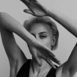 Snezhana Samokhina Instagram - Чувствуй 🤍 Ph @alyonaroman.ph Mua @yana_koptyakova