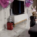 Snezhana Samokhina Instagram - Алисенку 2 года❤️ Уровень проявленности- бог 😂❤️ Очень люблю эту девочку❤️❤️❤️ Мир, держись крепче, она врывается!