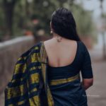Snisha Chandran Instagram - ✨🖤 📸 @_arjunmangalashey_ 🥻 @kalyani_cotton #blacksareelove #blacksaree #sareelove #love #loveyourself #picoftheday #instagood #instalike #instagram #instadaily #instapic #trending #snisha