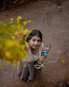 Snisha Chandran Instagram - Ithodu koodi Vishu series avasanichirikunnu😝🌸 #picoftheday #vishu #vishuphotography #like #liketime #insta #instadaily #instagram #instalike #instagood #instamood #love #loveyourself #snishachandran