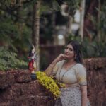 Snisha Chandran Instagram - Ithodu koodi Vishu series avasanichirikunnu😝🌸 #picoftheday #vishu #vishuphotography #like #liketime #insta #instadaily #instagram #instalike #instagood #instamood #love #loveyourself #snishachandran