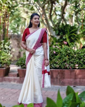 Snisha Chandran Instagram - 🌸♥️

📸 @_wo_l_fy_ 

#pic #picture #picoftheday #picofday #nature #naturalpicture #traditional #saree #sareelove #insta #instagood #instagram #instamood #instalike #instadaily #like #likesforlike #snishachandran #love