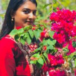 Snisha Chandran Instagram - ❤️🥀 📸 @kasthurba_ #pic #picoftheday #picture #instagram #instalike #like #flowers #snishachandran #anjali #subhadramserialonzeekeralam #love #likesforlike