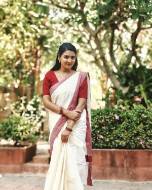 Snisha Chandran Instagram - 🌸♥️

📸 @_wo_l_fy_ 

#pic #picture #picoftheday #picofday #nature #naturalpicture #traditional #saree #sareelove #insta #instagood #instagram #instamood #instalike #instadaily #like #likesforlike #snishachandran #love