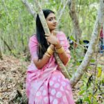 Snisha Chandran Instagram - ആരെയോ കാത്ത് 🌸🤔 1st pic @_wo_l_fy_ 2nd pic @_anandhu_b_sathyan_ #picoftheday #picture #pic #picart #like #waiting #likesforlike #instalike #instagood #instadaily #instagram #instalove #insta #instalike #snisha #love #snishachandran #subhadramlocation #subhadram