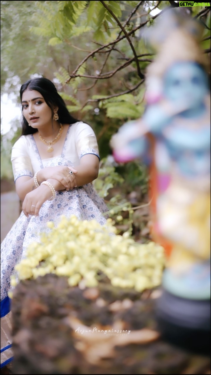 Snisha Chandran Instagram - വിഷു✨❤️ 👗 @gourigopinath_official 🎥 @_arjunmangalashey_ #reels #vishu #happyvishu #vishu2024 #trending #trendingreels #love #snishachandran #instagood #instagram #instalike #vishureels #reelsinstagram