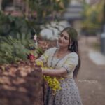 Snisha Chandran Instagram - ഏവർക്കും ഹൃദയം നിറഞ്ഞ വിഷു ആശംസകൾ✨❤️🌸 👗 @gourigopinath_official 📸 @_arjunmangalashey_ #picoftheday #vishu #vishuspecial #happyvishu #like #instagood #instagram #insalike #snishachandran