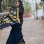 Snisha Chandran Instagram - ✨🖤 📸 @_arjunmangalashey_ 🥻 @kalyani_cotton #blacksareelove #blacksaree #sareelove #love #loveyourself #picoftheday #instagood #instalike #instagram #instadaily #instapic #trending #snisha