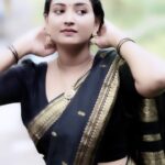 Snisha Chandran Instagram - 🖤✨ Beautiful saree from @kalyani_cotton VC @_arjunmangalashey_ #reels #reelsinstagram #sreelover #blacksaree #instagood #instagram #instadaily #snishachandran #loveyourself