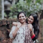 Snisha Chandran Instagram - HappY Birthday my Love❤️‍🔥🫂😘 Ammakutti no one can replace your Love❤️ I love you so much😘 📸 @_arjunmangalashey_ #picoftheday #pic #amma #ammalove #happybirthdaymylove #happybirthdayamma #like #instalike #instalove #instagram #instagood #instadaily