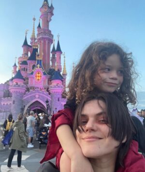 SoKo Instagram - HAPPY MOTHER’S DAY TO ALL THE MAMAS ! 💐 
Special bow to all the moms who work hard on healing from trauma and showing up for their kids. And to all the single mamas who do it without any financial or emotional support of another parent.. YOU ARE MY HEROES FOREVER ! 💐 and to all the friends who show up to help their single mama friends… THANK YOU, i adore you, i couldn’t do it without you 🫶