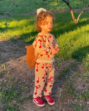 SoKo Instagram - ❣️Happy Valentine’s Day ❣️
Please allow me to gush over this cuteness..
This is my mini Valentine. Biggest love of my life.. Forever love. Who has been writing me valentines card everyday for a week ! 

Happy day of love to all the kinds of love you have in your life..
And for those who miss their loved one, who lost their loved one, who are alone today, i send you an extra  big warm fuzzy hug and love. 🤗🎈