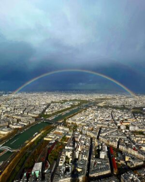 SoKo Instagram - ✌️ 🌈 Gay Paree 🌈 ✌️ 
Swipe for magical rainbow party on top of the Eiffel Tower ! 
Pic by @_lowlowlife_