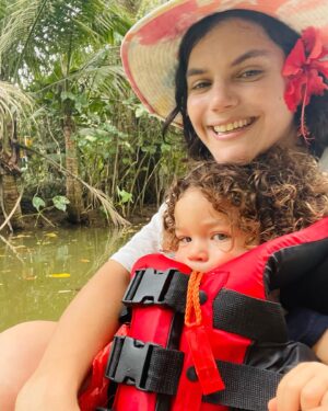 SoKo Instagram - ❣️Happy Valentine’s Day ❣️
Please allow me to gush over this cuteness..
This is my mini Valentine. Biggest love of my life.. Forever love. Who has been writing me valentines card everyday for a week ! 

Happy day of love to all the kinds of love you have in your life..
And for those who miss their loved one, who lost their loved one, who are alone today, i send you an extra  big warm fuzzy hug and love. 🤗🎈