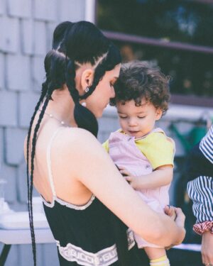 SoKo Instagram - ❣️Happy Valentine’s Day ❣️
Please allow me to gush over this cuteness..
This is my mini Valentine. Biggest love of my life.. Forever love. Who has been writing me valentines card everyday for a week ! 

Happy day of love to all the kinds of love you have in your life..
And for those who miss their loved one, who lost their loved one, who are alone today, i send you an extra  big warm fuzzy hug and love. 🤗🎈