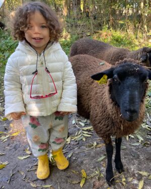 SoKo Instagram - ❣️Happy Valentine’s Day ❣️
Please allow me to gush over this cuteness..
This is my mini Valentine. Biggest love of my life.. Forever love. Who has been writing me valentines card everyday for a week ! 

Happy day of love to all the kinds of love you have in your life..
And for those who miss their loved one, who lost their loved one, who are alone today, i send you an extra  big warm fuzzy hug and love. 🤗🎈