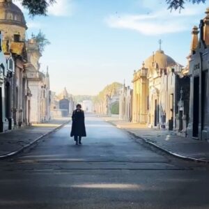 Sofía Gala Castiglione Instagram - CARRETE DE UN JUNIO EN MAL ESTADO
1. harta desde el dia 1
2 y 3. el universo dandome señales
4. yo no prestándoles atencion
5. Catarsis
6. lastimada de risa
7. prueba de estres
8. walking on the wild side
9. un lugar ideal