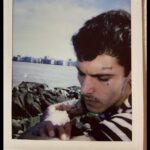 Sofía Gala Castiglione Instagram - SEPTIEMBRE fue tan intenso que necesité medio octubre para poder subir este carrete Uruguay en mi corazón x siempre 1. encontrando tesoros en las calles 2. pescado rabioso 3. mi cuerpo enamorado 4. promesas sobre la fuente 5. Dante y el rio 6. mi lugar favorito de montevideo 7. @baldino.lara atardeciendo conmigo ❤️🌹❤️ 8. mi amorcita @cementerio.rosa 🧜‍♀️ 9. una mosca disfrazada de abeja o una abeja disfrazada de mosca??? 10. SHINE A LIGHT