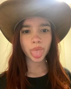 Sofía Gala Castiglione Instagram - Hoy cumple 15 años el amor de mi vida @helle_t11 solo puedo agradecerte, gracias por llegar a mi vida y cambiarla para siempre, por aparecer en este mundo y modificarlo todo, por las risas, por enseñarme todos los días, por dejarme estar al lado tuyo y verte recorrer y avanzar en el camino de la vida, amo la persona que sos y tmb la mujer en la que te estas convirtiendo, gracias por ser la mejor hermana mayor, por ser mi hija y mi compañera incondicional, HELENA SOS MI PERSONA FAVORITA! libriana maravillosa, leal y genial, celebro tu vida hoy y siempre te amo toda 🫀🫀🫀🫀