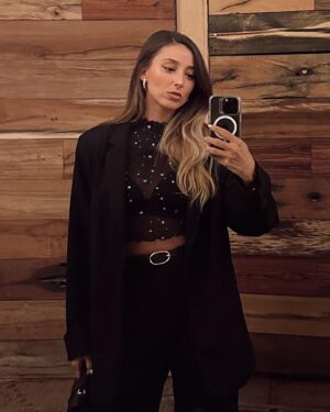 Sofía Sisniega Instagram - My body is a cage
That keeps me from dancing with the one I love
But my mind holds the key.