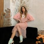 Sofía Sisniega Instagram - Día de Muertos @voguemexico Styling: @alicegamusstyling Wearing: @pinkmagnoliaofficial Hair: @adrian_gama Team: @pureandb