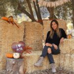 Sofía Sisniega Instagram – Celebrating #thanksvegan with @peta @officialpetalatino 🦃
Thank you for having us @kindredspiritscarefarm 🍲

If you wouldn’t kill an animal why pay someone to do it? 🍂 
¿Si tú no matarías a un animal por qué pagar para que alguien lo haga? 🍁 

#veganthanksgiving #veganfood #thanksgiving #govegan #kindredspiritscarefarm