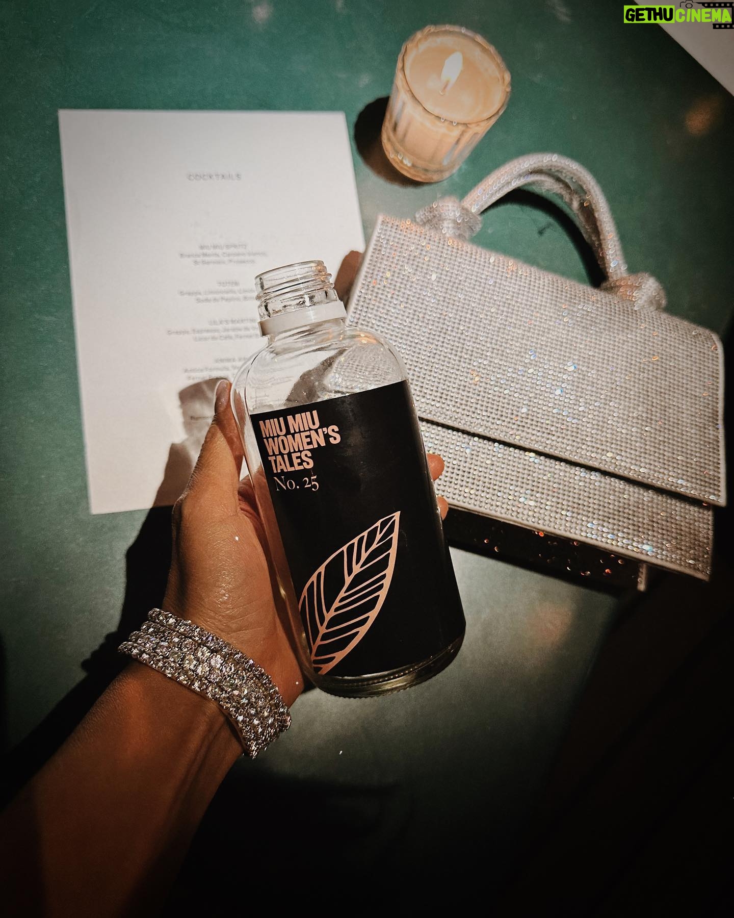 Sofía Sisniega - 10.1K Likes - Que viva el cine hecho por mujeres.
@miumiuwomenstales 🎥
✨ Thanks for the shimmer @miumiu ✨