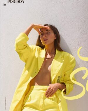 Sofía Sisniega Instagram - ✨ #NewCover @mujerintime ✨ 

Fotos: @sajess 
Equipo: @pureandb
