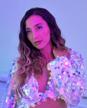 Sofía Sisniega Instagram - ✨ Obsessed ✨
Look de @mariandreegaitan 🍭 con joyitas de @iconique.jewels 💎 via @steponfashion 

Hair&MakeUp @joanbernalmakeup 🍬

Gracias siempre @pureandb & @alicegamusstyling 💕

#DisneyGala @fashionweekmx @disney @disneyplusla 🧜🏼‍♀️