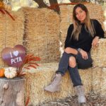 Sofía Sisniega Instagram – Celebrating #thanksvegan with @peta @officialpetalatino 🦃
Thank you for having us @kindredspiritscarefarm 🍲

If you wouldn’t kill an animal why pay someone to do it? 🍂 
¿Si tú no matarías a un animal por qué pagar para que alguien lo haga? 🍁 

#veganthanksgiving #veganfood #thanksgiving #govegan #kindredspiritscarefarm