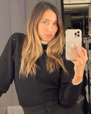 Sofía Sisniega Instagram - Shine out fair sun, till I have bought a glass, that I may see my shadow as I pass. -Richard III