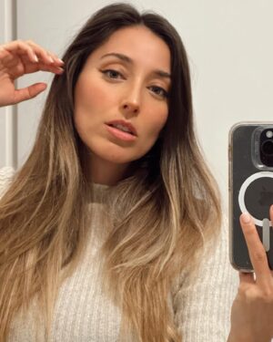 Sofía Sisniega Instagram - Solo pasando por aquí. ✌🏽