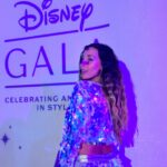 Sofía Sisniega Instagram - ✨ Obsessed ✨ Look de @mariandreegaitan 🍭 con joyitas de @iconique.jewels 💎 via @steponfashion Hair&MakeUp @joanbernalmakeup 🍬 Gracias siempre @pureandb & @alicegamusstyling 💕 #DisneyGala @fashionweekmx @disney @disneyplusla 🧜🏼‍♀️