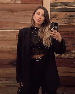 Sofía Sisniega Instagram - My body is a cage
That keeps me from dancing with the one I love
But my mind holds the key.