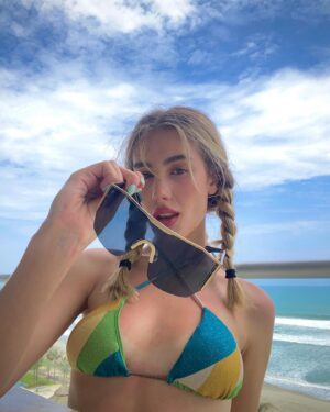 Sofía Carrera Instagram - watching u 👁🌊
.
.
.
.
.
.
.
.
#playa #beach #acapulco #happy #summer #latina